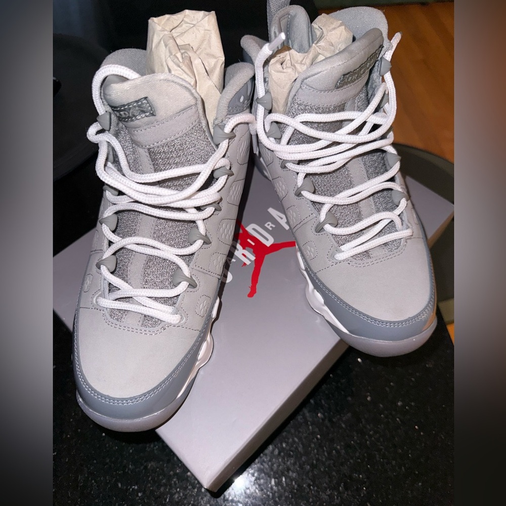 Jordan Retro 9 in Medium Grey and White - Picture 7 of 7